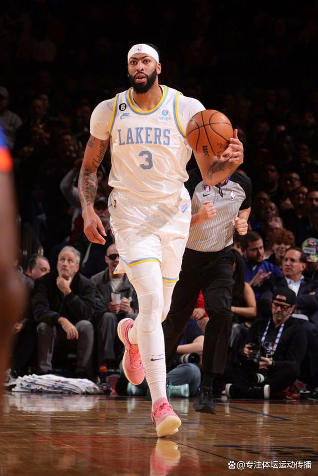 开云体育-科维托娃意外战胜湖人，重返赛场引爆全场！