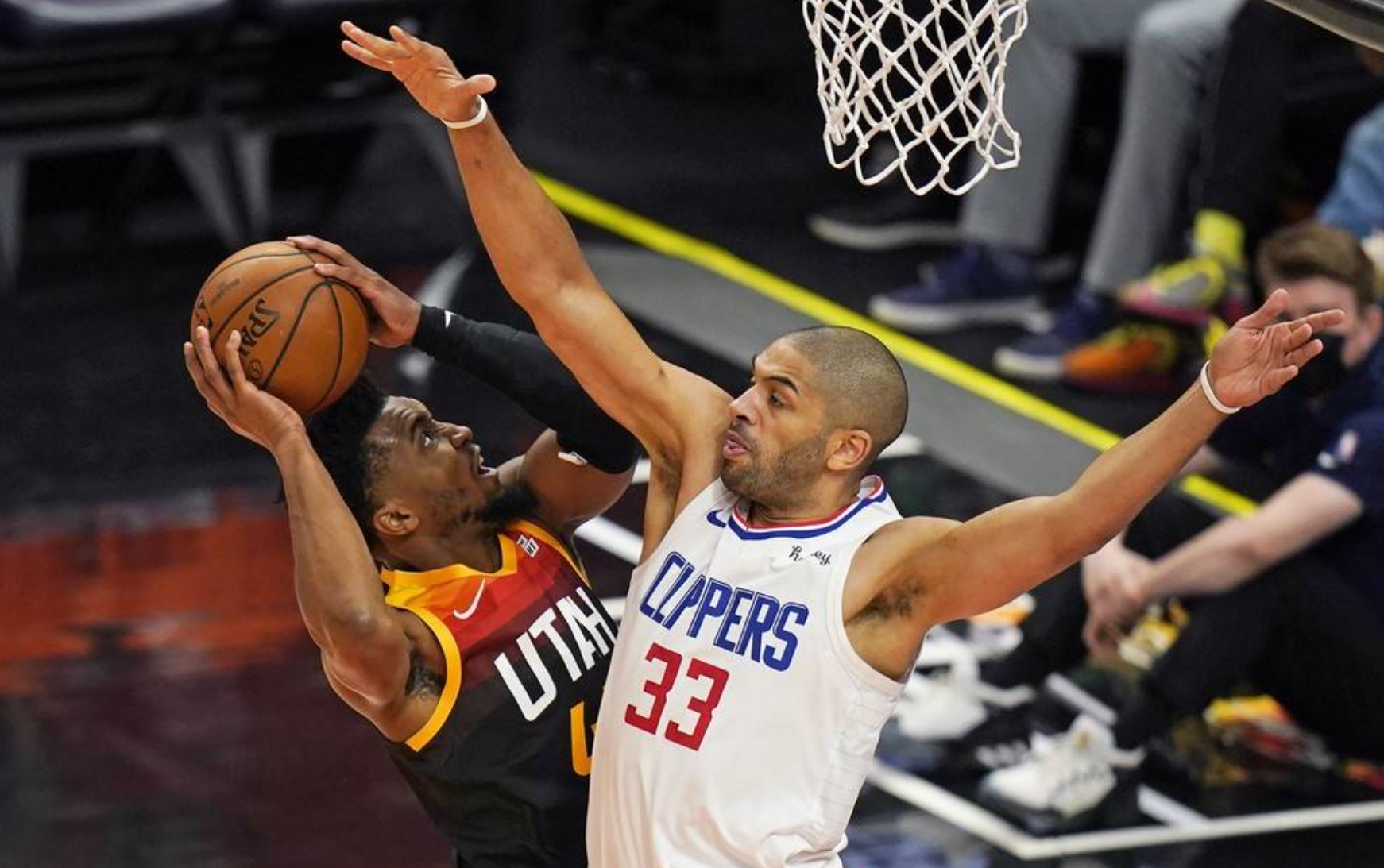 开云体育-包含JackeyLove回归赛场，惊险取胜首场状态亮眼，快船观众沸腾！的词条